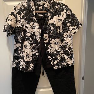 2-piece Capri pant set.